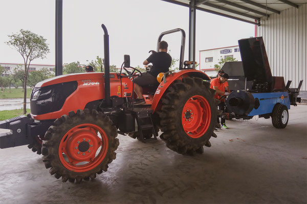 Stefan Jacobi is preparing last details before the machine is ready to be tested at the field.