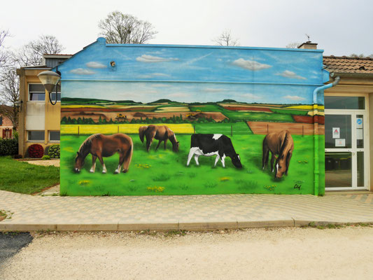 photo d'une fresque en trompe-l'oeil (animaux, chevaux, campagne, paysage) à la Barotte, Coron Thibaud