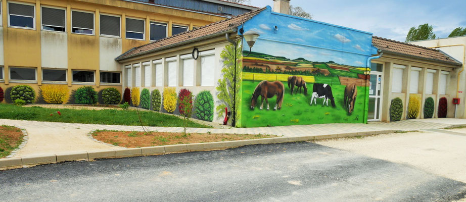photo d'une fresque murale en trompe-l'oeil (végétal, florale, arbustes) à la Barotte, Coron Thibaud