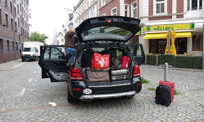 Ankunft in Hamburg / Altona. Das heisst "Arbeit", die Dachbox wiedr montiern.