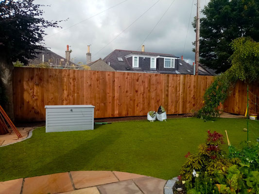 Vertical boarded garden fence providing maximum privacy at the back of a house – professional fencing installation