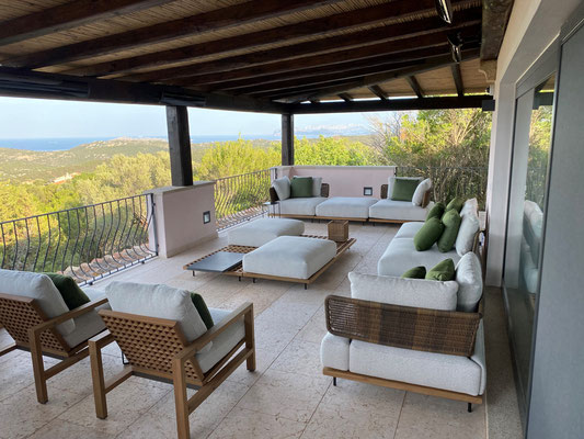 Ausblick von der Panoramaterrasse der Villa auf Sardinien