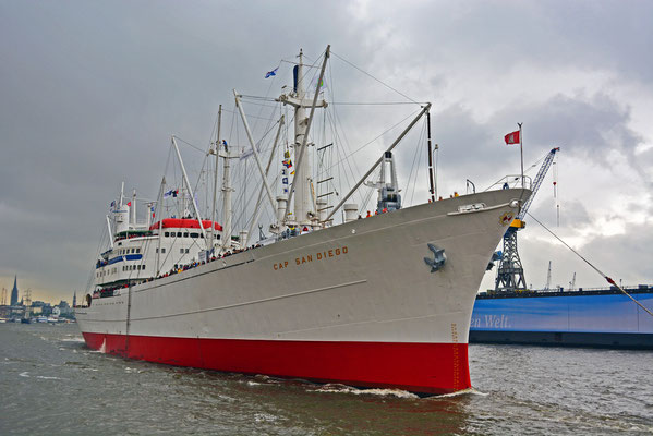 CAP SAN DIEGO unterwegs im Hamburger Hafen