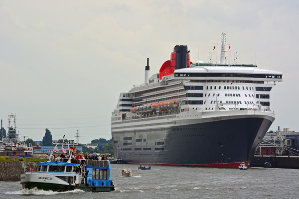 Queen Mary 2 am HCC Steinwerder (Kronprinzkai) am 13.09.2015