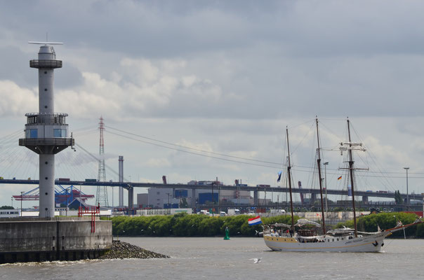 MARE FRISIUM im Hamburger Hafen am 20.07.2012