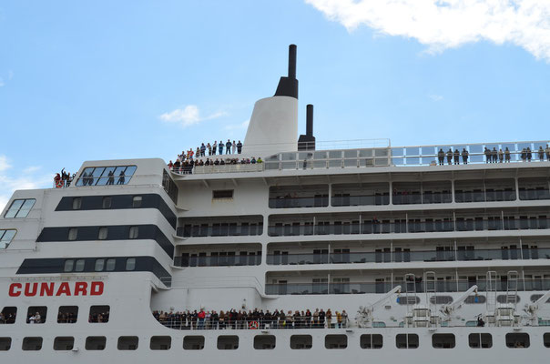 Einlaufen der Queen Mary 2 zum 823.Hamburger Hafen Geburtstag am 13.05.2012