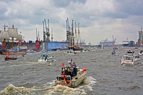 Viel Verkehr auf der Elbe...