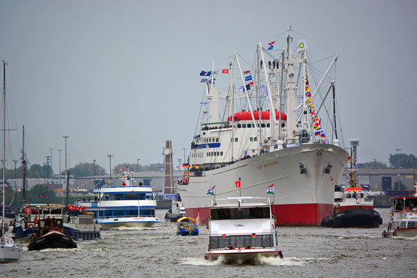 CAP SAN DIEGO unterwegs im Hamburger Hafen