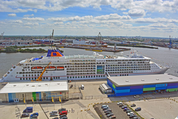 MS EUROPA 2 am HCC Hafencity am 23.06.2014