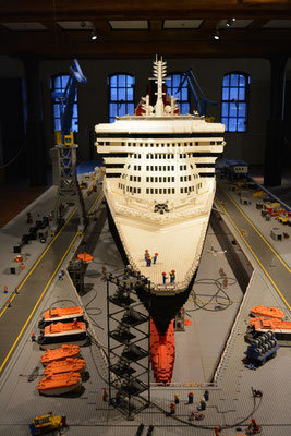 IMMH (Modell der "Queen Mary 2" aus ca. 780.000 LEGO-Teilen) am 24.02.2013