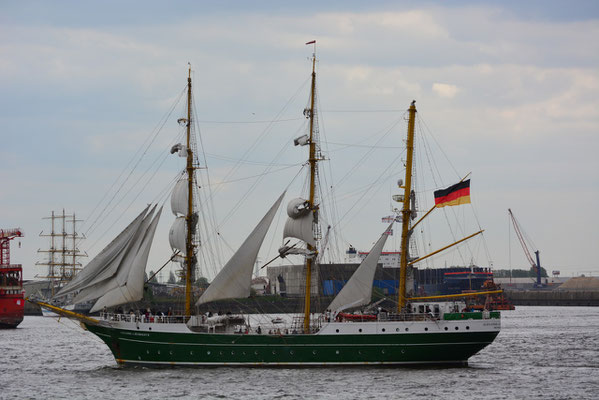 ALEXANDER VON HUMBOLDT II  beim 824.Hamburger Hafengeburtstag am 10.05.2013