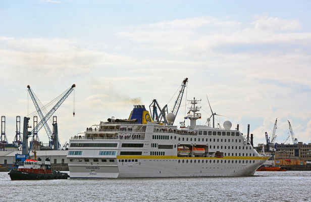 MS HAMBURG läuft am HCC HafenCity aus am 25.08.2014