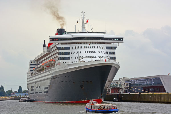 Queen Mary 2 zu den Hamburg Cruise Days 2105 am HCC Steinwerder am 13.09.2015