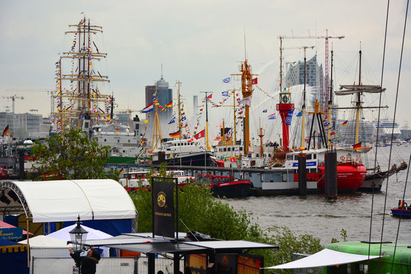 Blick vom Fischmarkt in Richtung Landungsbrücken