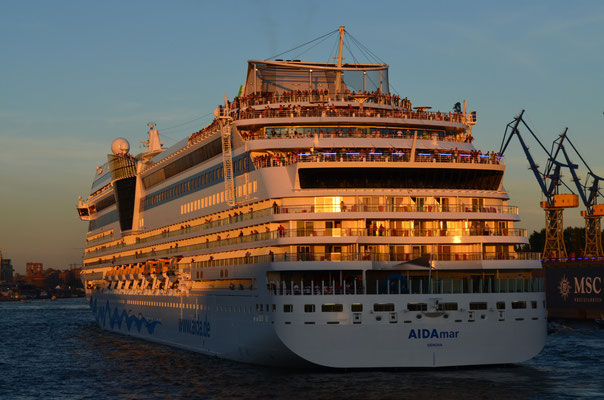 AIDAmar zu den Hamburg Cruise Days am 18.08.2012