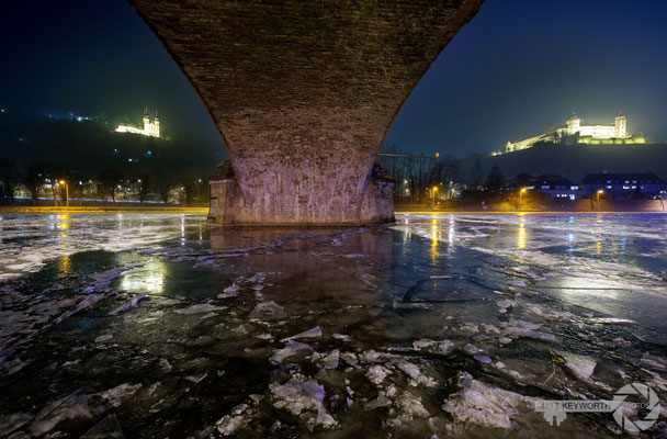 Unter der Löwenbrücke