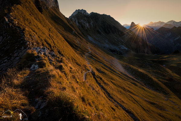 Sonnenaufgang am Leiterenpass