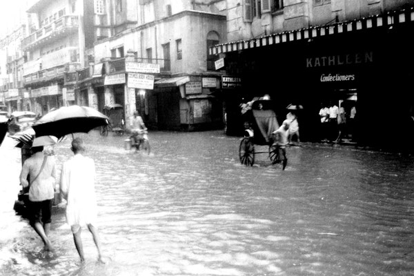 14/5/1990: 12: Calcutta monsoon flooding near our hotel