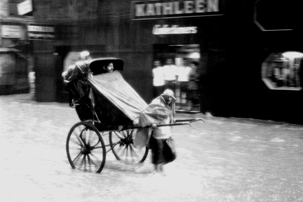 14/5/1990: 9: Calcutta monsoon flooding near our hotel