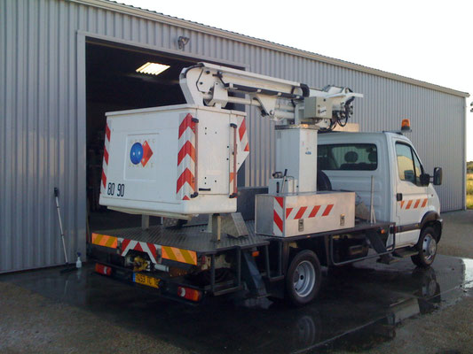 Camion RENAULT nacelle  10 mètres