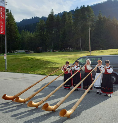 Mit Kameradinnen auf dem Wolfgangpass