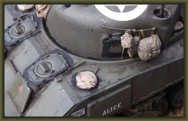 M4 Sherman Dozer w. Deep Wading Kit / "Shore Leave" Diorama 1:35 Completion