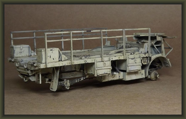 Bedford QL & 6 PDR. Gun - The Gun Bucket. A Military Model Bedford QL & 6 PDR. Gun - The Gun Bucket. A Military Model