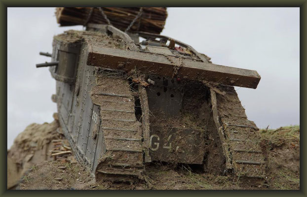 War of the Worlds, Brit. Mk.IV "Female" Tank, Emhar, Diorama 1:35