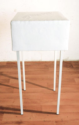 Der Alpenbogen<br />2018<br />Papiermaché, Holz, Lack<br />  106,5 cm x 49,5 cm x 49,5 cm