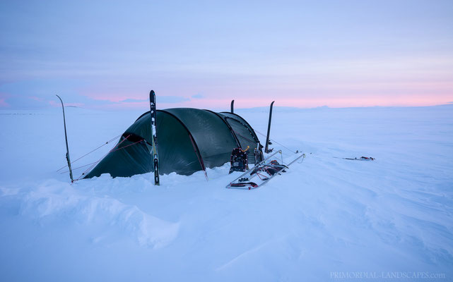 The first morning was promising: Low temperatures, great vistas and just a bit of wind.