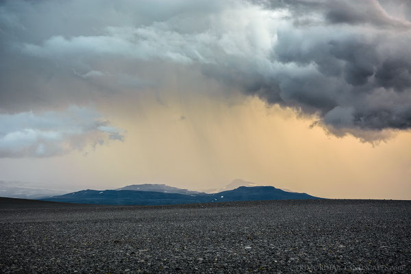 The Vonarskarð, a weather divide... 