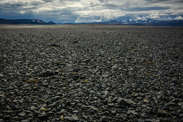 Vonarskarð and Tungnafellsjökull far behind barren plains 