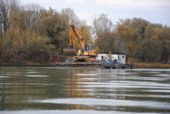 Schotterbaggerung aus der Salzach