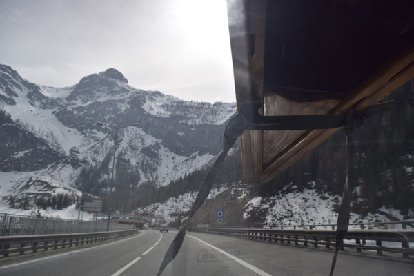 Fahrt zum Tagliamento - auf den Bergen liegt noch jede Menge Schnee.