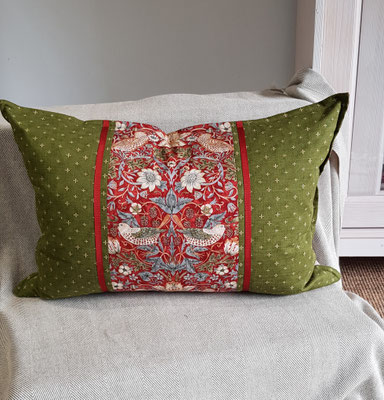 Kissen 40 x 60 cm Baumwolle William Morris M001RE Red Motiv Erdbeerdieb