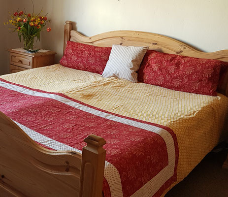 Bettschal und Kissen aus Baumwolle