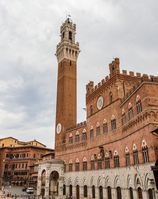  Palazzo Pubblico mit dem Torre del Mangia