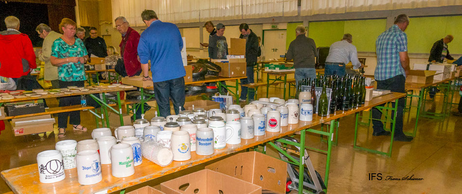 Viele Schätze wurden beim Tauschtreffen angeboten.