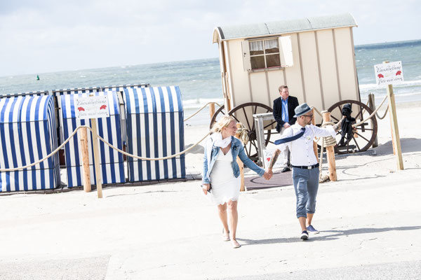 Hochzeitfotos Norderney  Badekarren Ostfriesland Nordsee Fotograf Norden Nicole Buczior