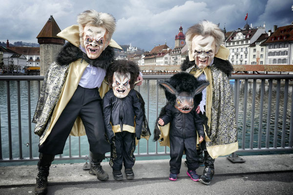 Vampir-Gruppe auf Seebrücke