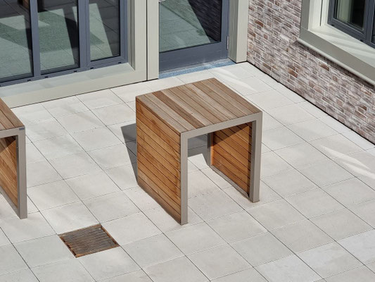 Plaza Standing Table