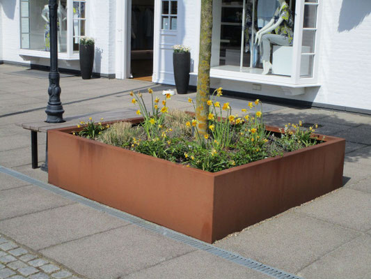 Rosa Planter made of Corten Steel