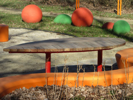 Helio Leaf Table