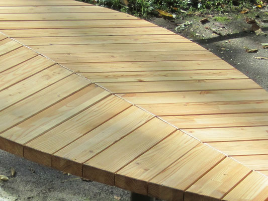 Helio Leaf Table