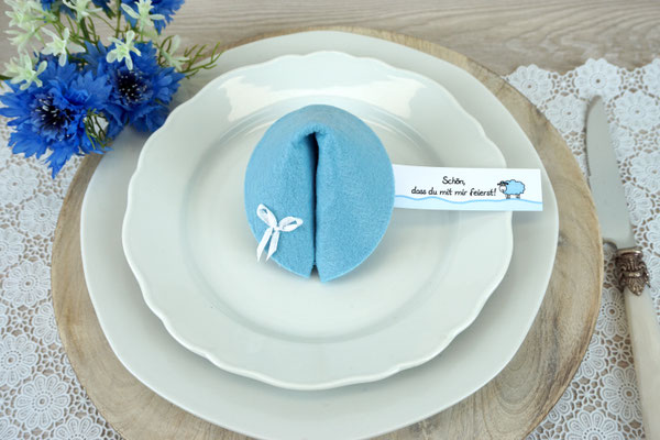 Filzkeks groß Hellblau - Fähnchen Design Schaf