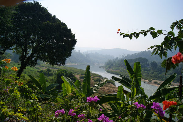 Blick auf den farbenfrohen Westen Thailands