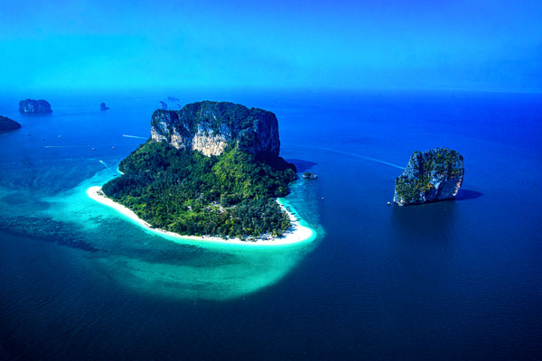 Ko Poda ist eine Insel vor der Westküste Thailands in der Provinz Krabi. Sie gehört zu den Mu Ko Poda-Inseln, die unter der Verwaltung des Hat Nopharat Thara-Mu Ko Phi Phi-Nationalparks stehen.