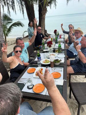 Thailändisches Essen am Strand