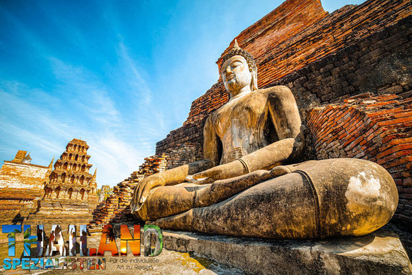 Heilige Tempel und Buddha-Stauen : Isaan Reiseziele