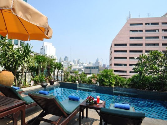 Pool oben auf dem Dach vom Siam Heritage Hotel in Bangkok